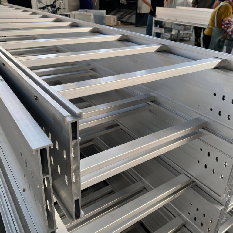 Aluminum ladder cable tray